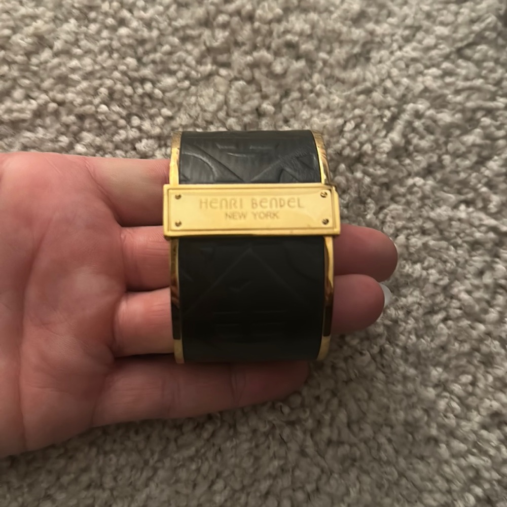 Henri Bendel bangle cuff